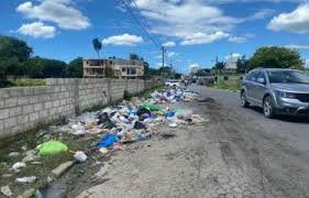 Denuncian desbordamiento de basura en calles de San Pedro de Macorís