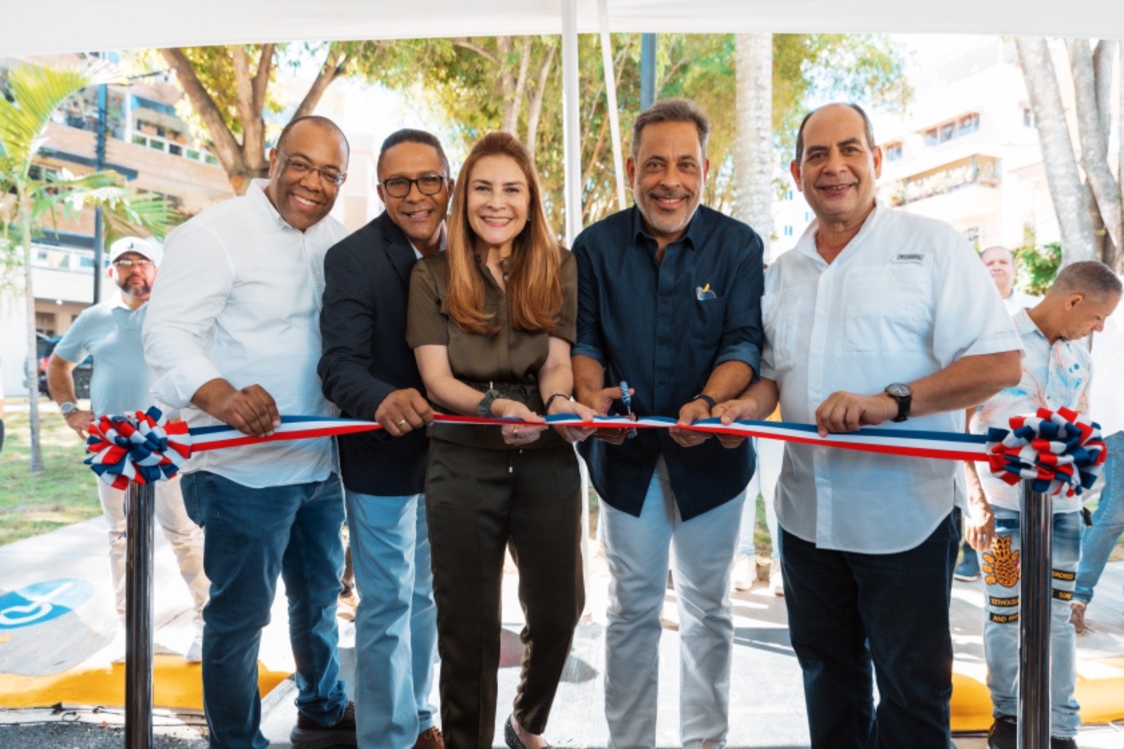 Alcaldía del Distrito Nacional y Supermercado 365 inauguran parque Los Bambú 