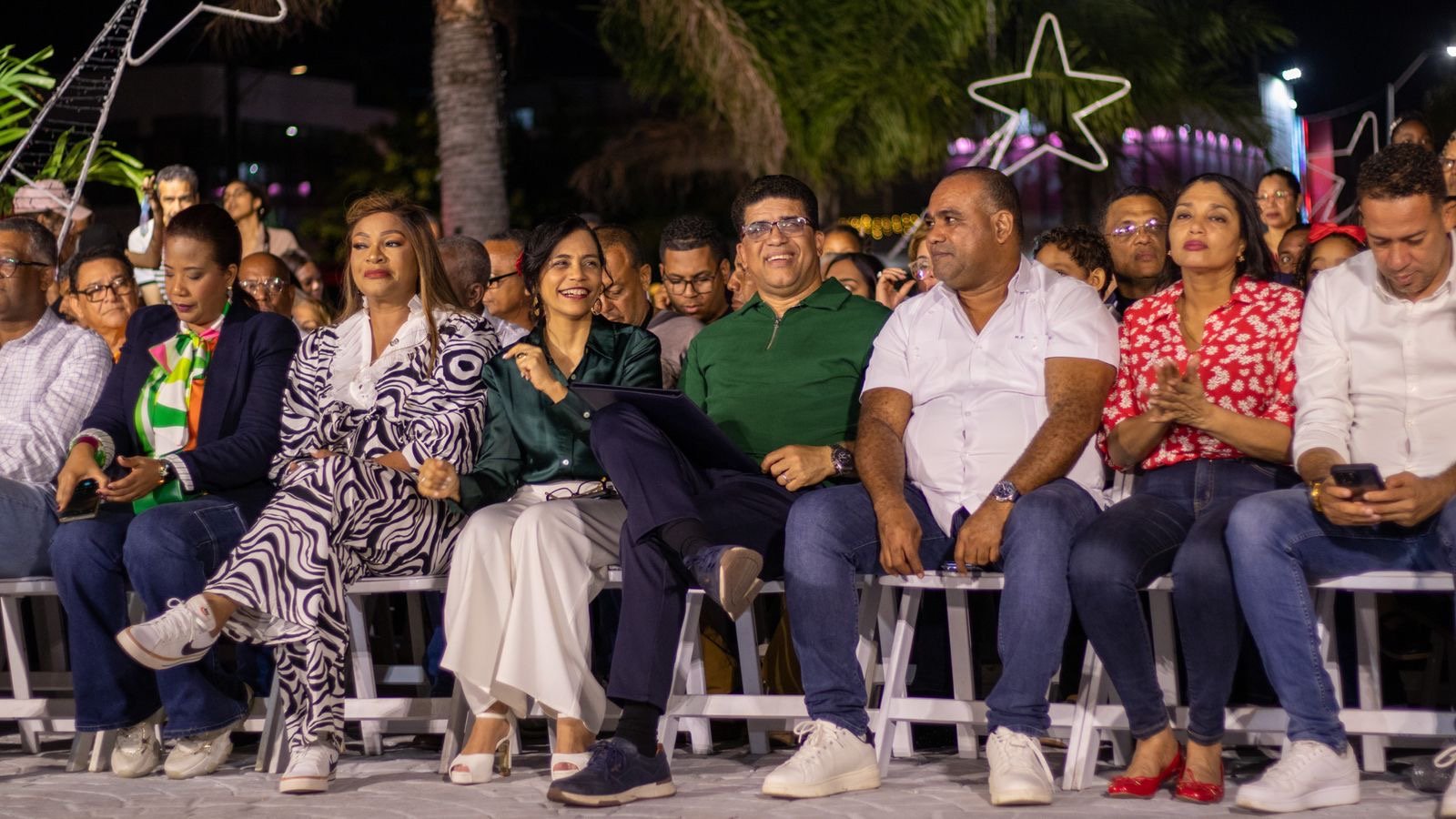La Alcaldía de Santo Domingo Este da la bienvenida a la Navidad con el encendido del árbol del Boulevar las Américas 