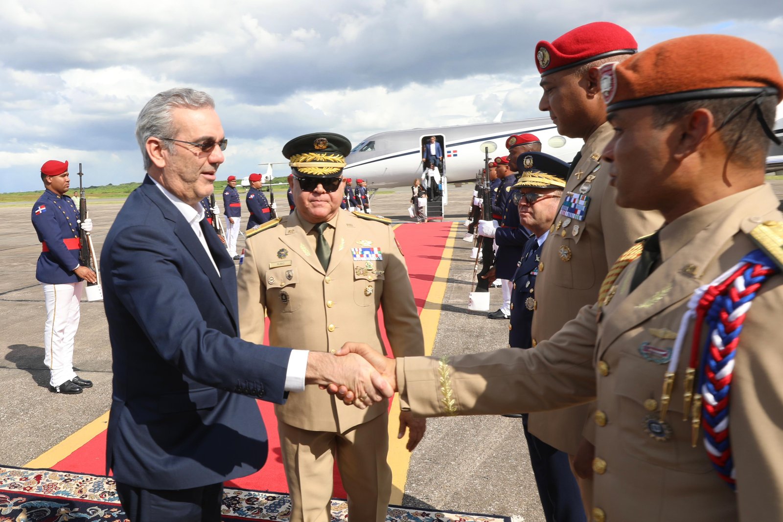 Presidente Abinader regresó esta tarde de Qatar 