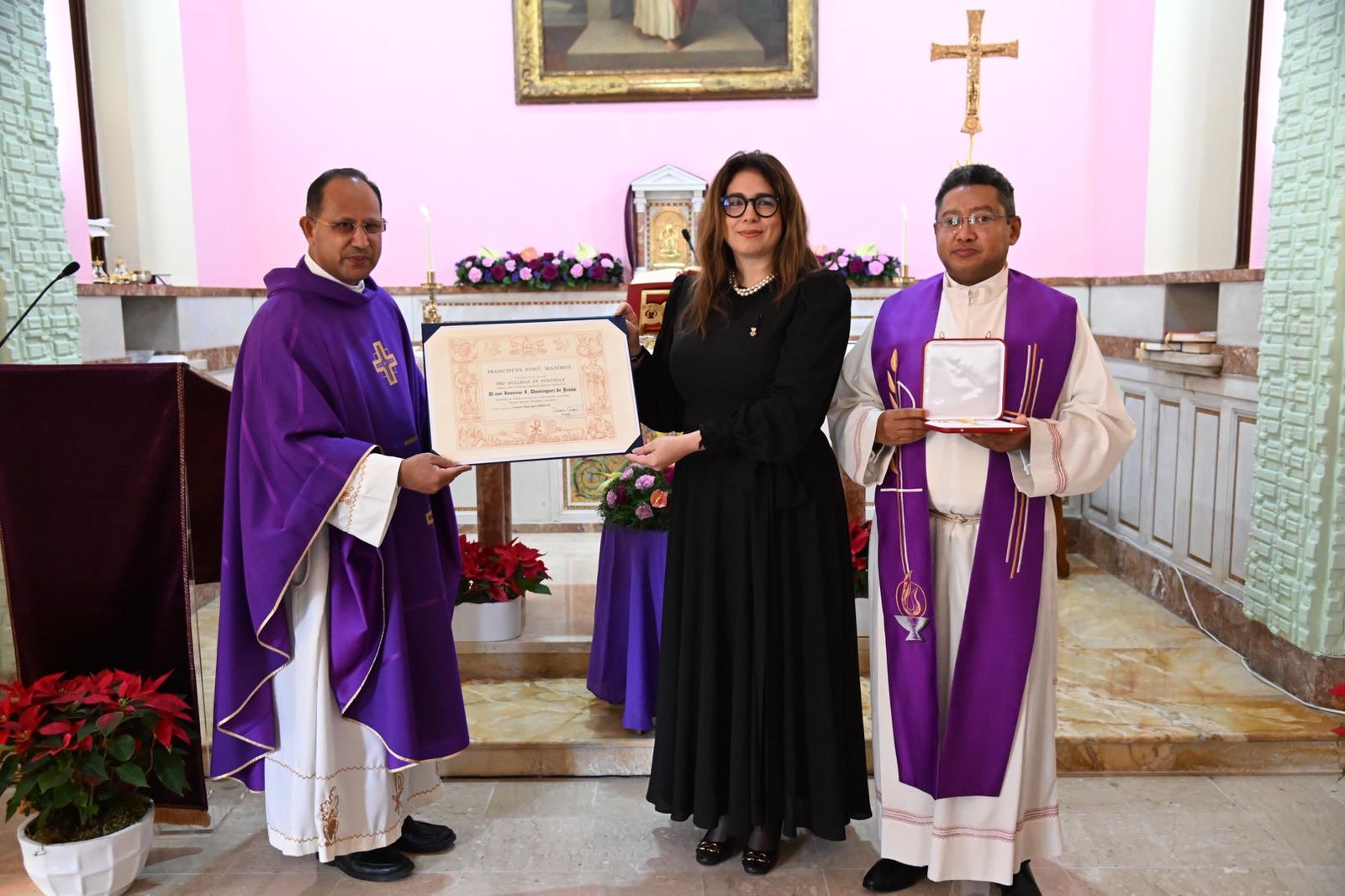 El Papa Francisco condecora a destacada diplomática dominicana por su servicio a la Iglesia 