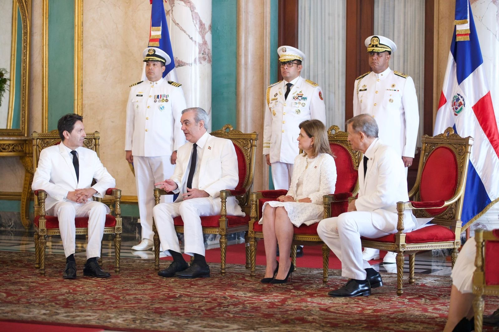 Presidente Abinader recibe cartas credenciales de siete nuevos embajadores 