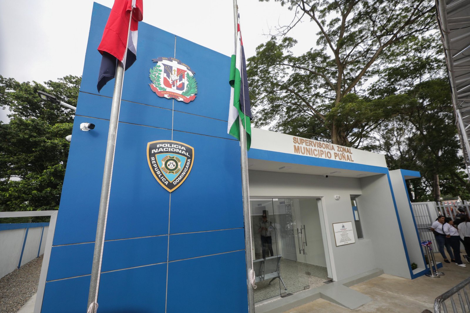 Vicepresidenta Raquel Peña inaugura moderno destacamento policial en Puñal, Santiago