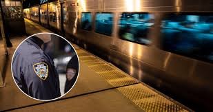 Detienen a un hombre por la muerte de una mujer hallada en llamas en un vagón del metro de NY