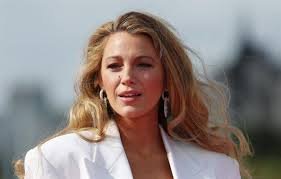 Blake Lively dice que la supuesta campaña contra ella de Baldoni traumatizó a su familia
