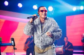 Elvis Crespo iluminará el icónico Empire State Building de Nueva York para recibir el 2025