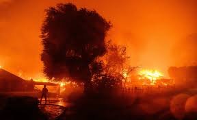 Los incendios "más devastadores" de California siguen sin control en Los Ángeles