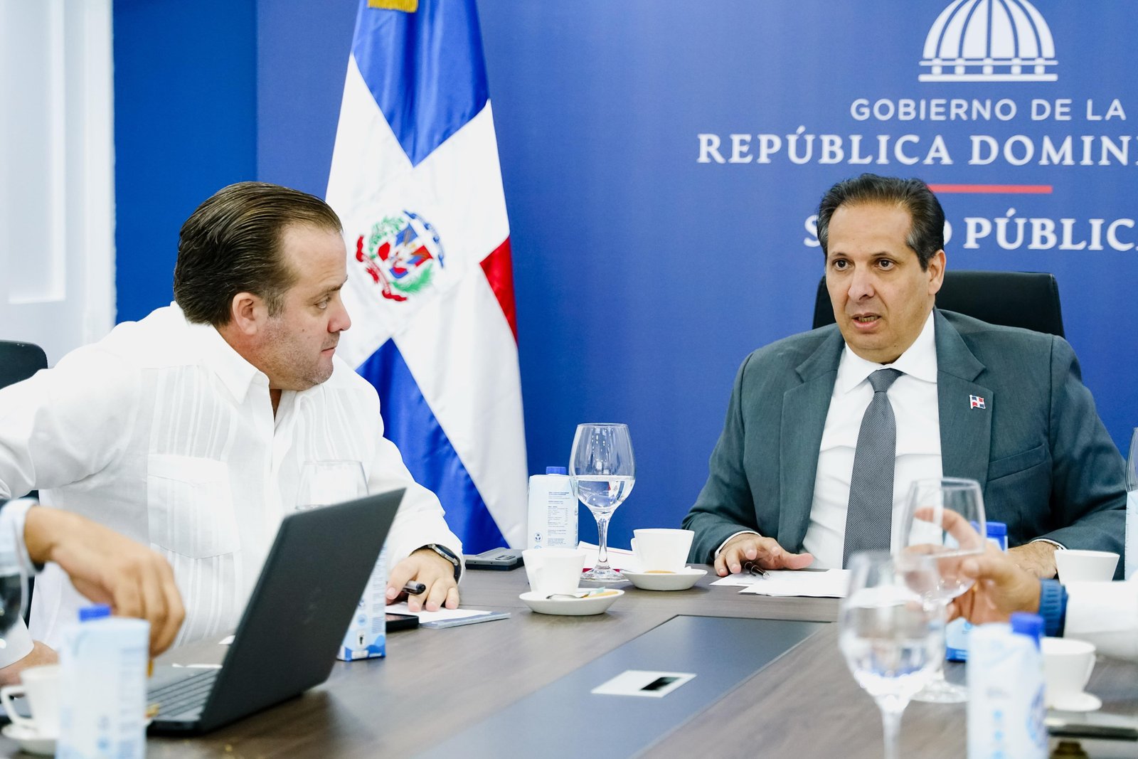 Ministros Paliza y Atallah coordinan acciones para fortalecer sistema sanitario del país