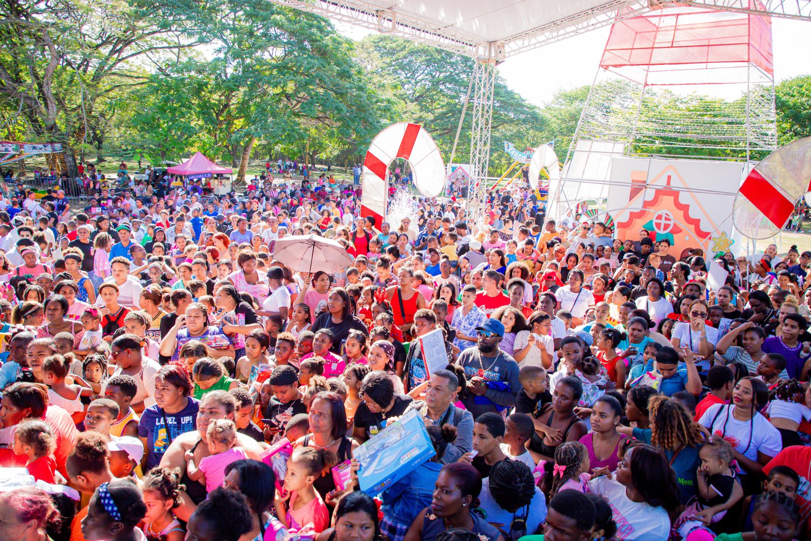 ASDN entrega juguetes a cientos de niños durante cierre de "Brilla Norte"