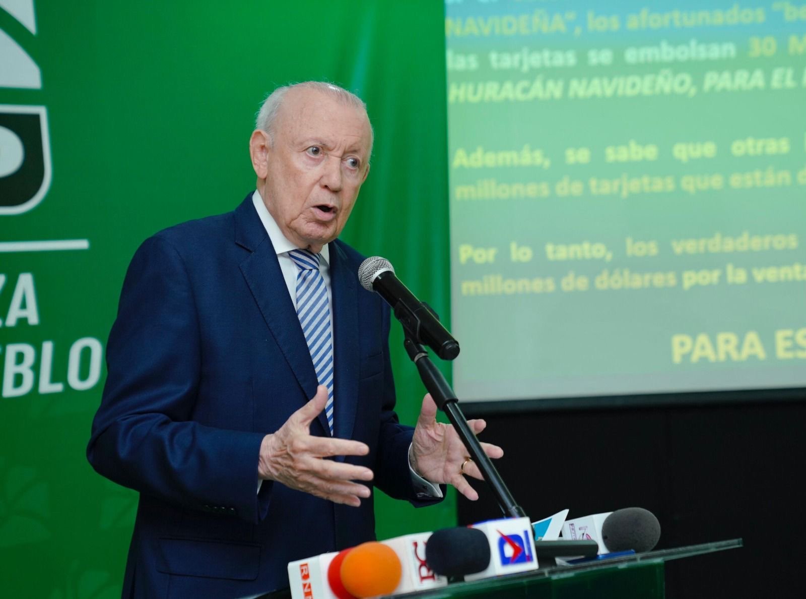 Alburquerque demanda explicación del reparto irregular de bonos navideños 