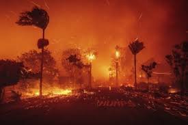 Un nuevo incendio estalla en California en plena alerta por fuertes vientos