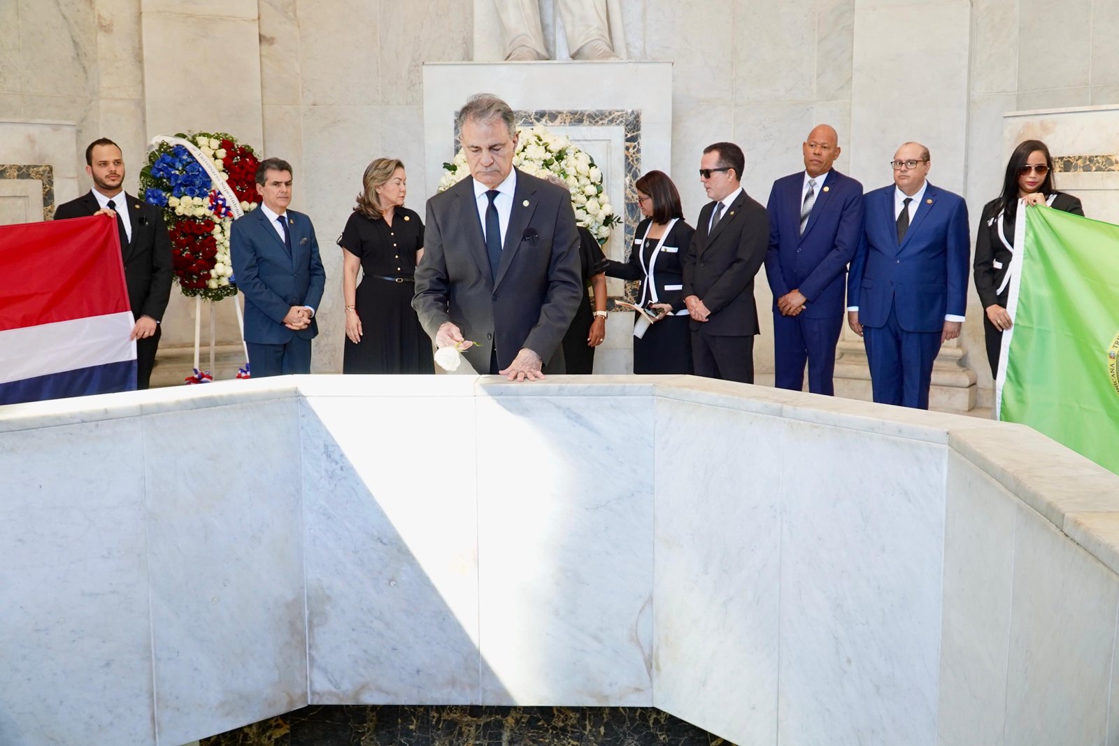 Tribunal Superior Electoral deposita Ofrenda Floral en el Altar de la Patria al Conmemorarse 13 Aniversario de su creación 