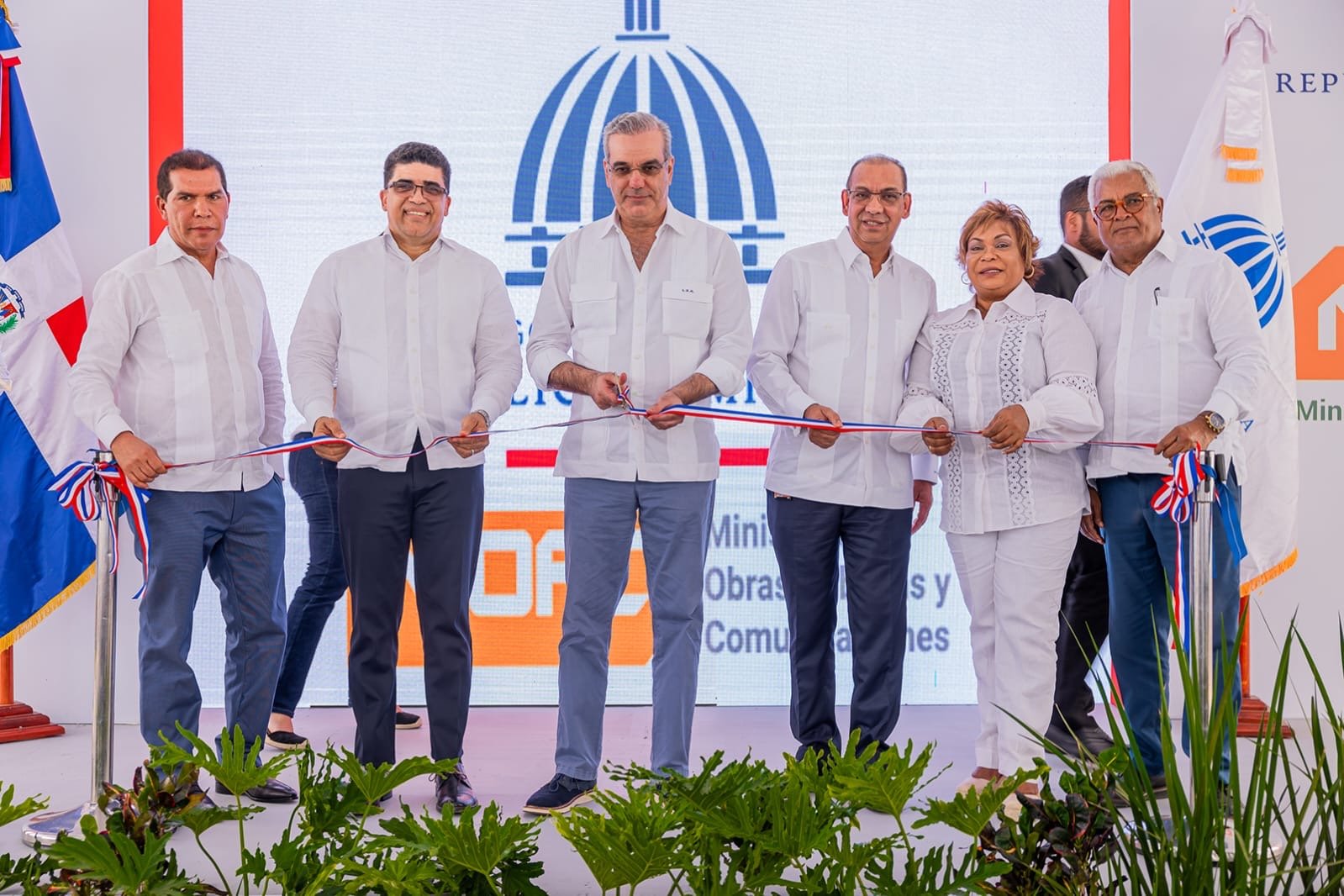  Presidente Luis Abinader encabeza entrega de calles asfaltadas en SDE cuya inversión supera los 600 millones