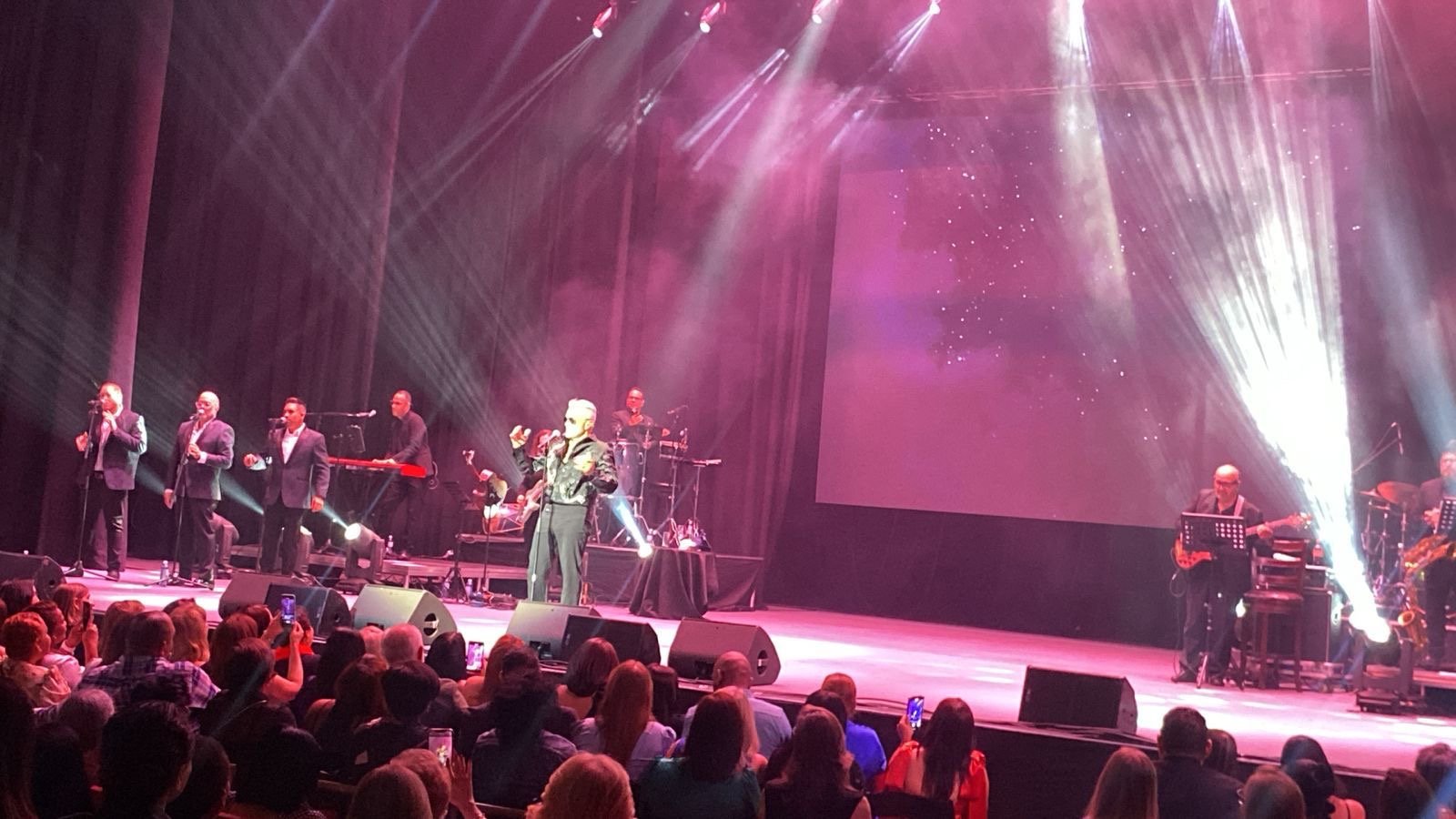 Wilkins deslumbra en el Teatro Nacional con su gira “Truenos y Silencios”