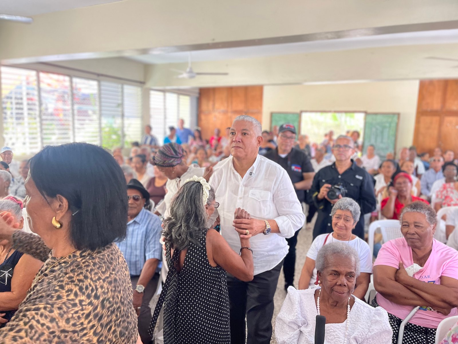 En Día de la Altagracia, Radhamés González realiza fiesta a envejecientes y pide que sean cuidados