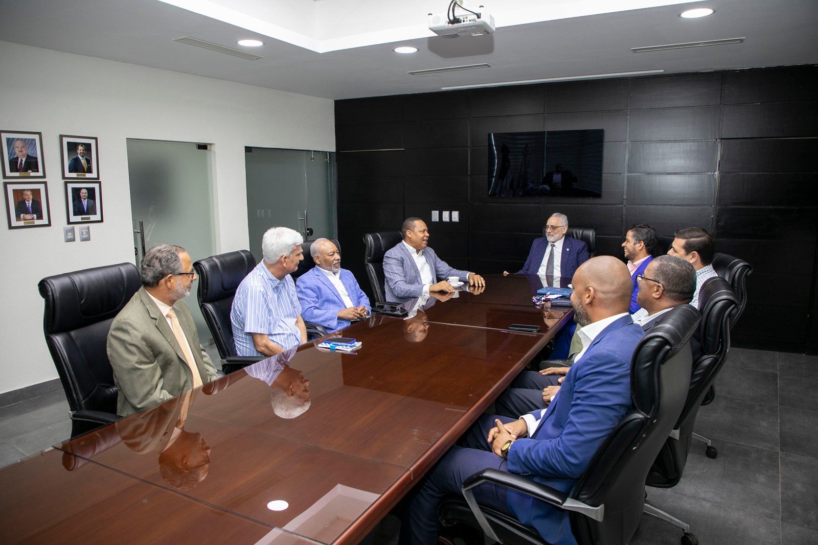 Eddy Alcántara se reúne con LIDOM para mejorar accesos de los fanáticos a los estadios  