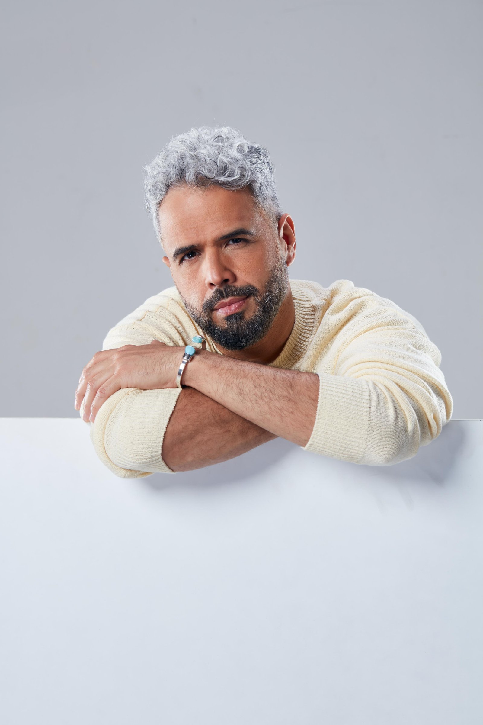 Daniel Santacruz inicia el 2025 con exitosa gira por Europa y celebra el décimo aniversario de su álbum más exitoso: “Lo dice la gente”