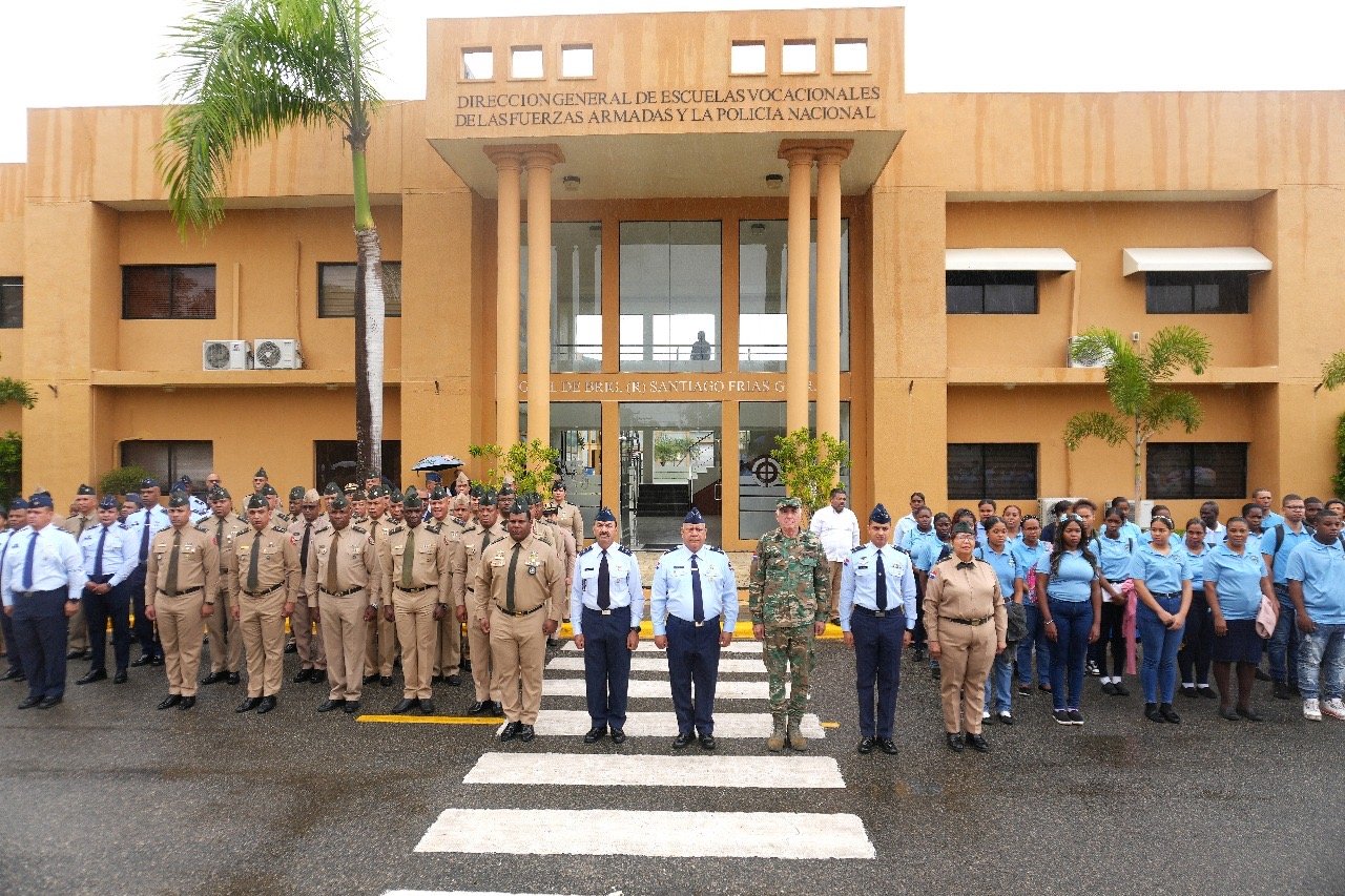 Escuelas Vocacionales del Ministerio de Defensa inician Ciclo Patriótico con homenaje a Juan Pablo Duarte 