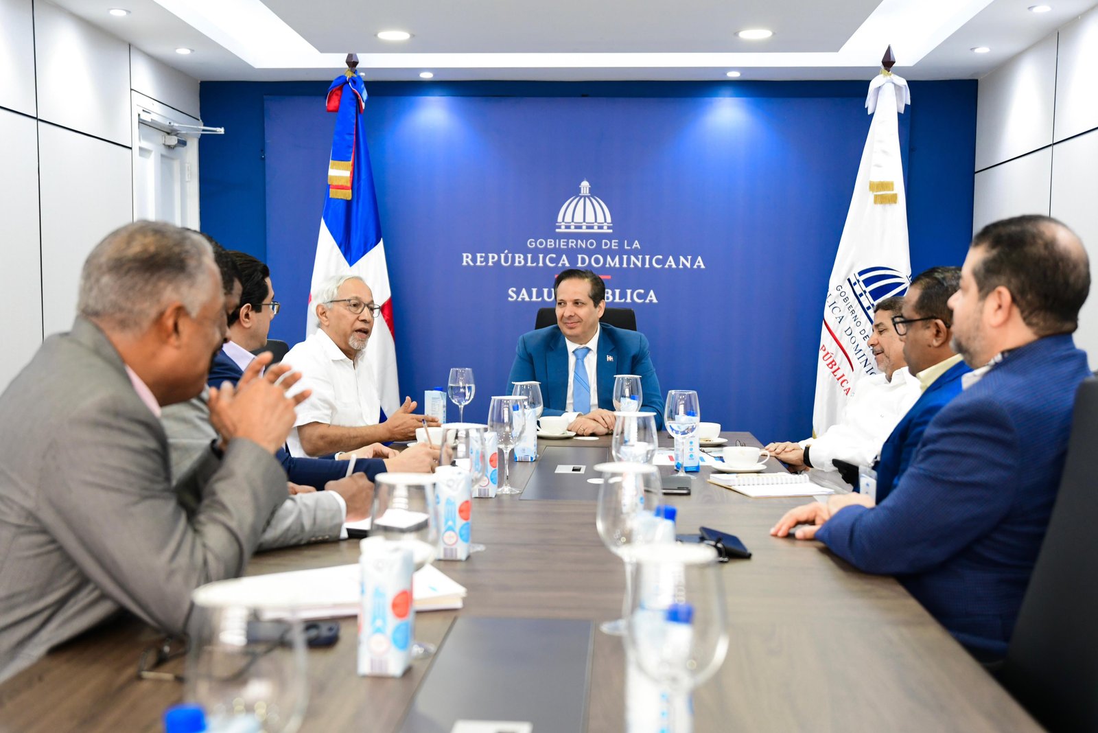 Ministerio de Salud y MINERD coordinan acciones para prevenir intoxicaciones en entornos escolares 