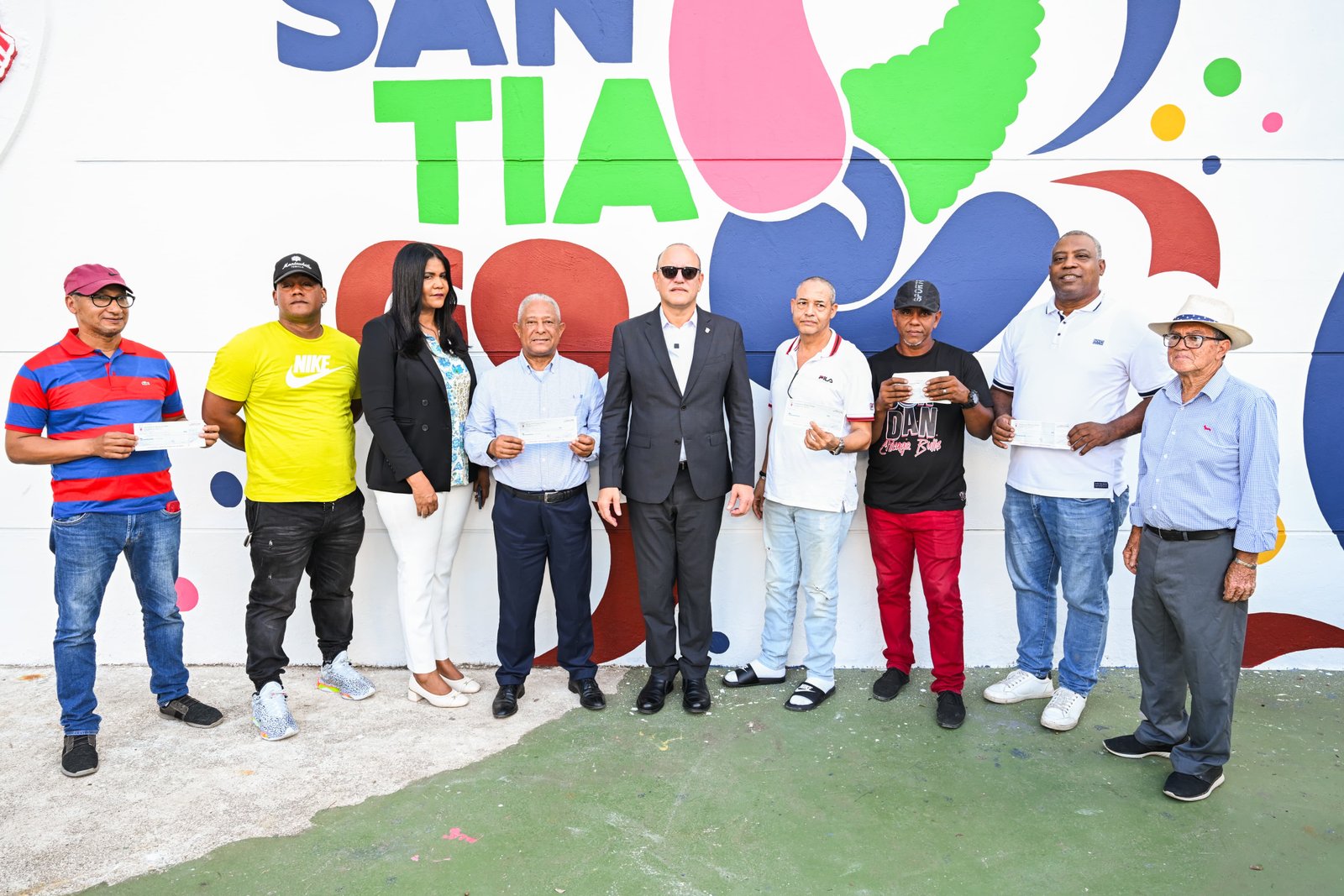 Alcaldía de Santiago impulsa el Carnaval 2025 con apoyo histórico a grupos de lechones
