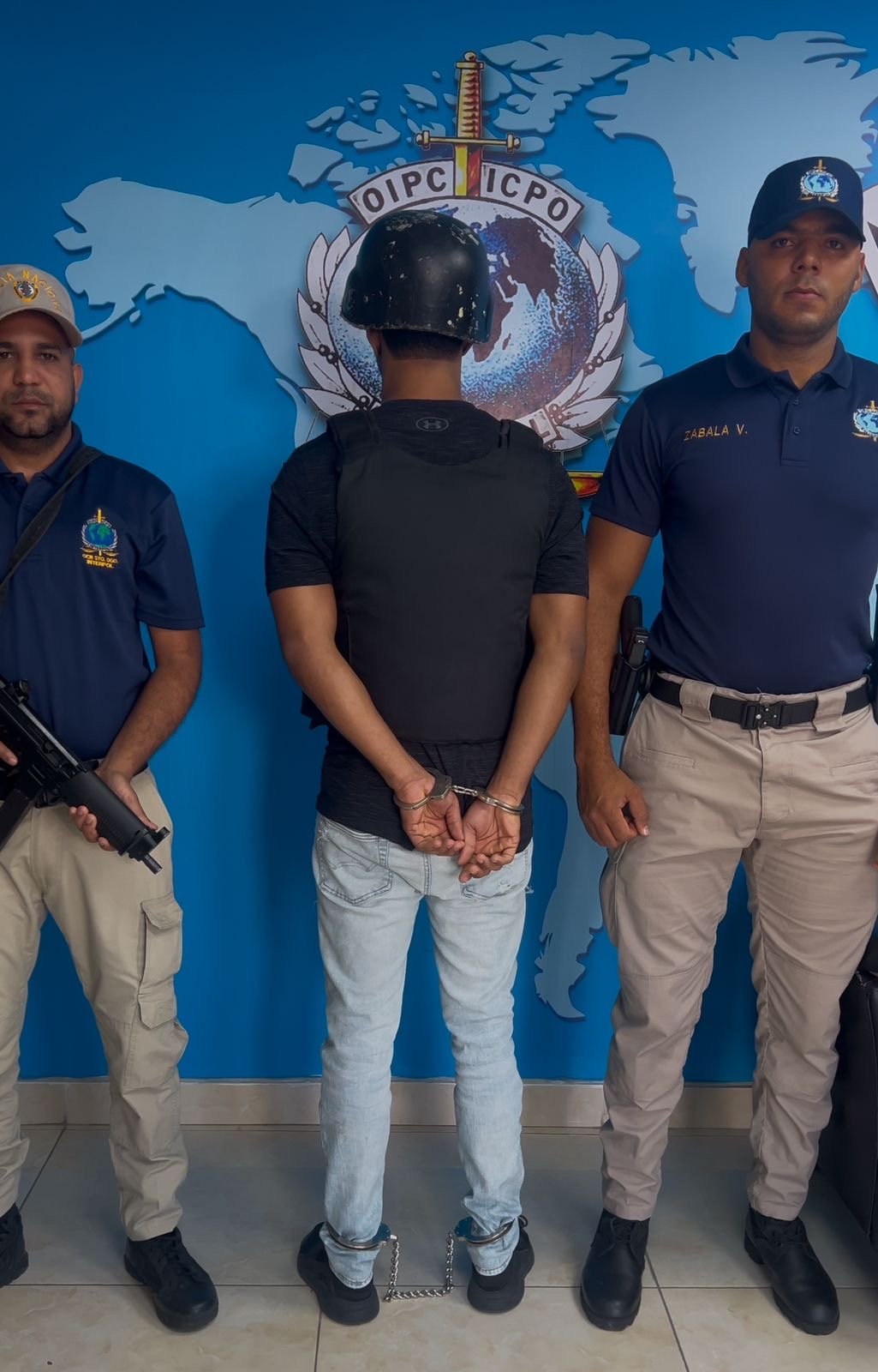 Agentes OCN-Interpol Santo Domingo entregan en extradición a ciudadano dominicano acusado de homicidio de una mujer en Italia 