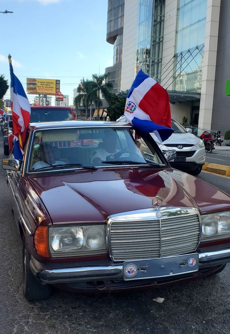Duartianos invitan este domingo a exhibición y desfile de autos antiguos 