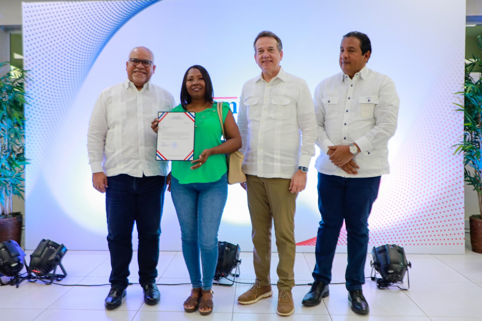 PROMIPYME  Entrega RD$100 millones en créditos a 225 micro y pequeños empresarios en La Altagraciva
