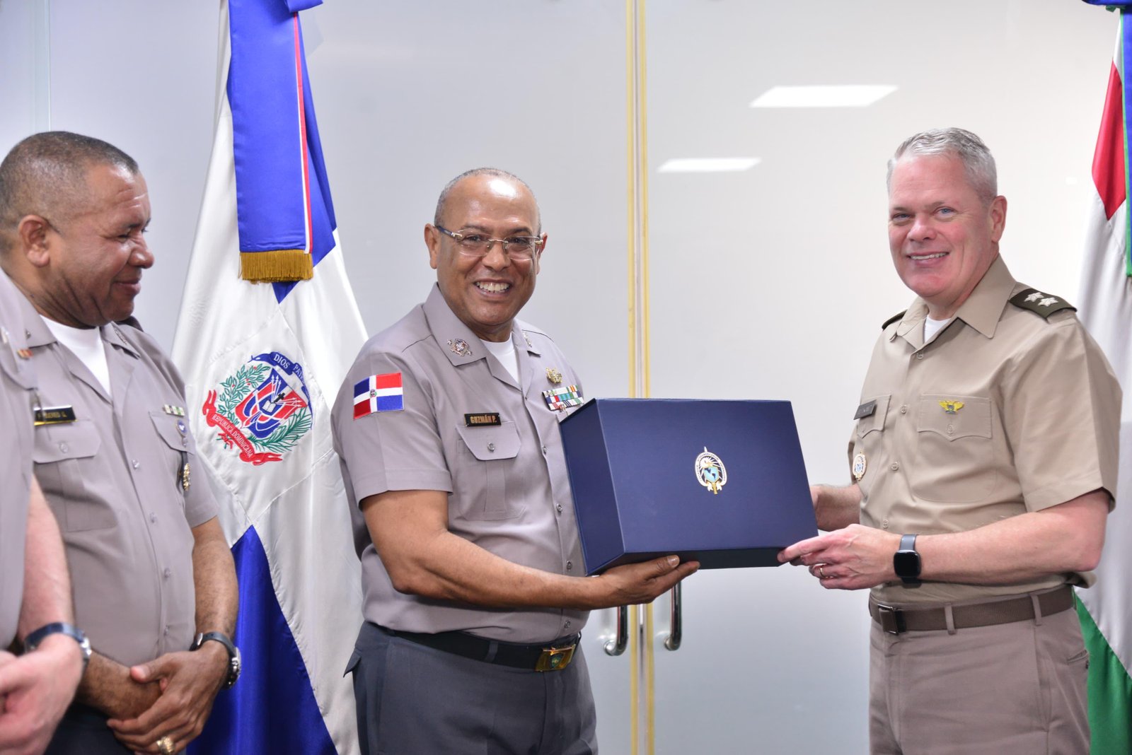 Director general de la Policía Nacional recibe la visita del director del Colegio Interamericano de Defensa (IADC)