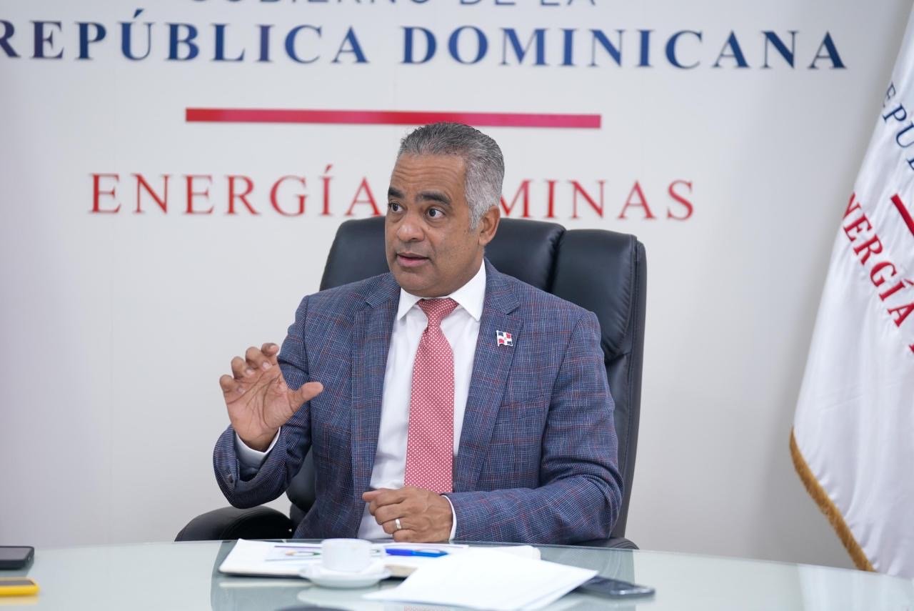 Ministro de Energía y Minas anuncia generación en renovables inyectó más de 1,200 MW al SENI este sábado 
