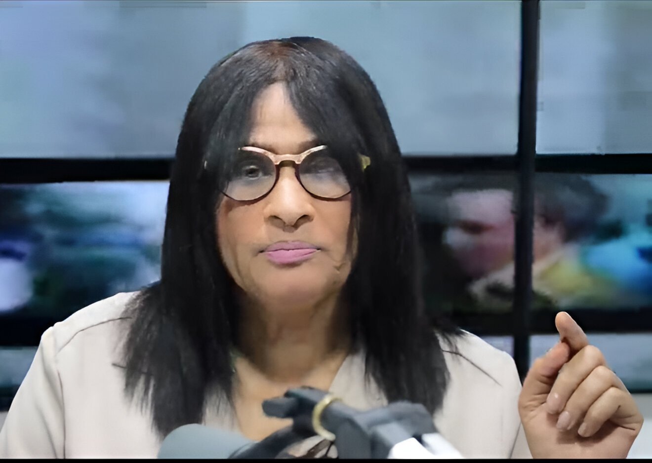 Isabel Díaz Ramírez anuncia el relanzamiento de su programa de TV "Comentando la Actualidad