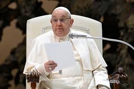 El papa seguirá en el hospital por un "cuadro clínico complejo"
