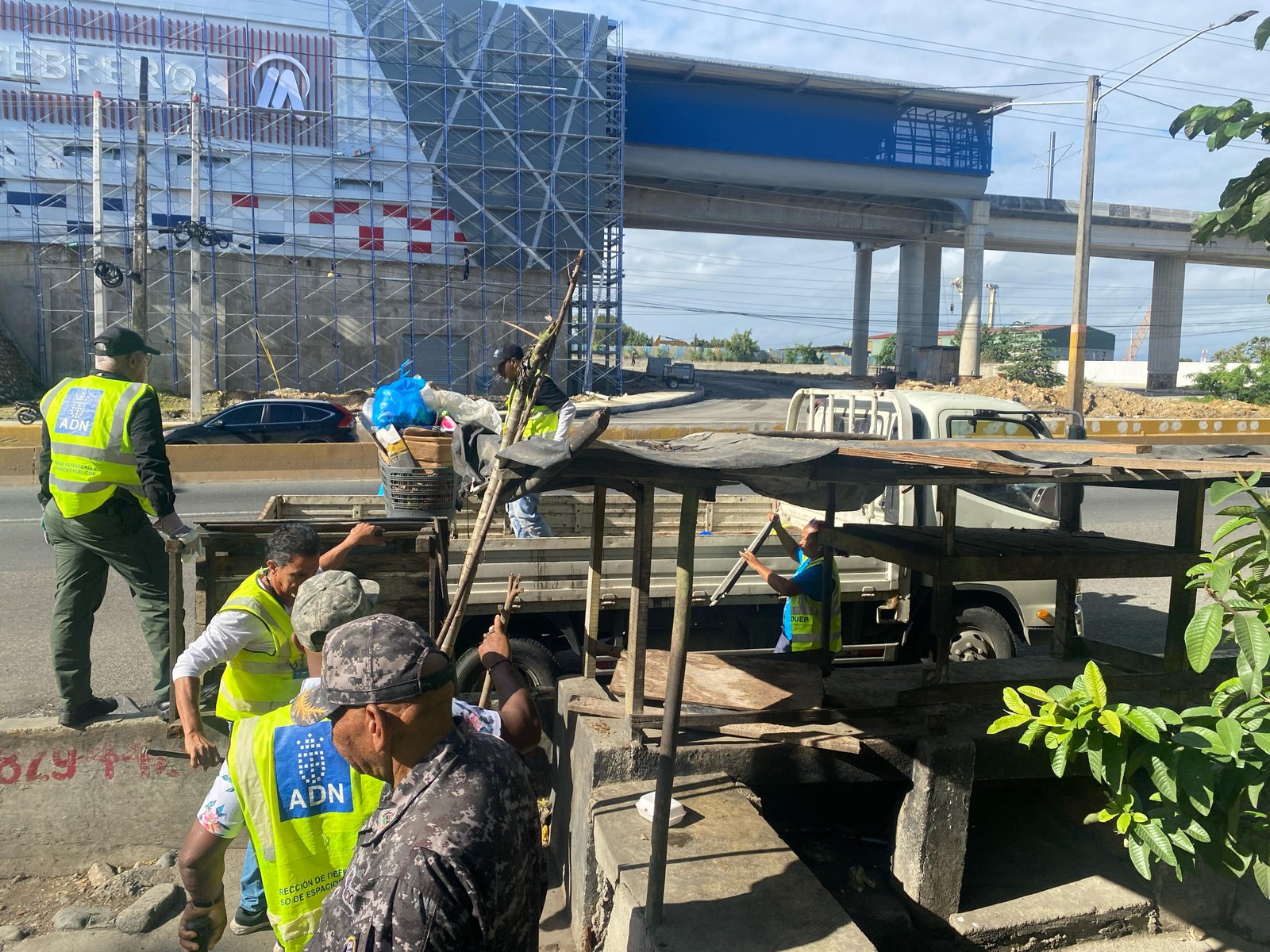 Alcaldía del DN recupera espacios públicos en el km 9 de la autopista Duarte 