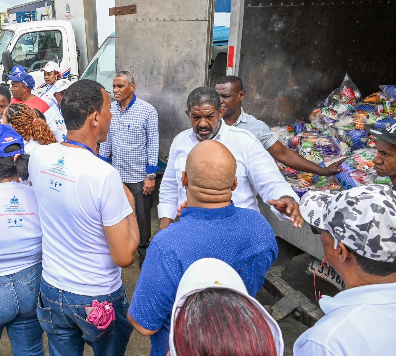 Comedores Económicos del Estado Dominicano realiza un amplio operativo de entrega de raciones crudas y cocidas en el sector de Capotillo 