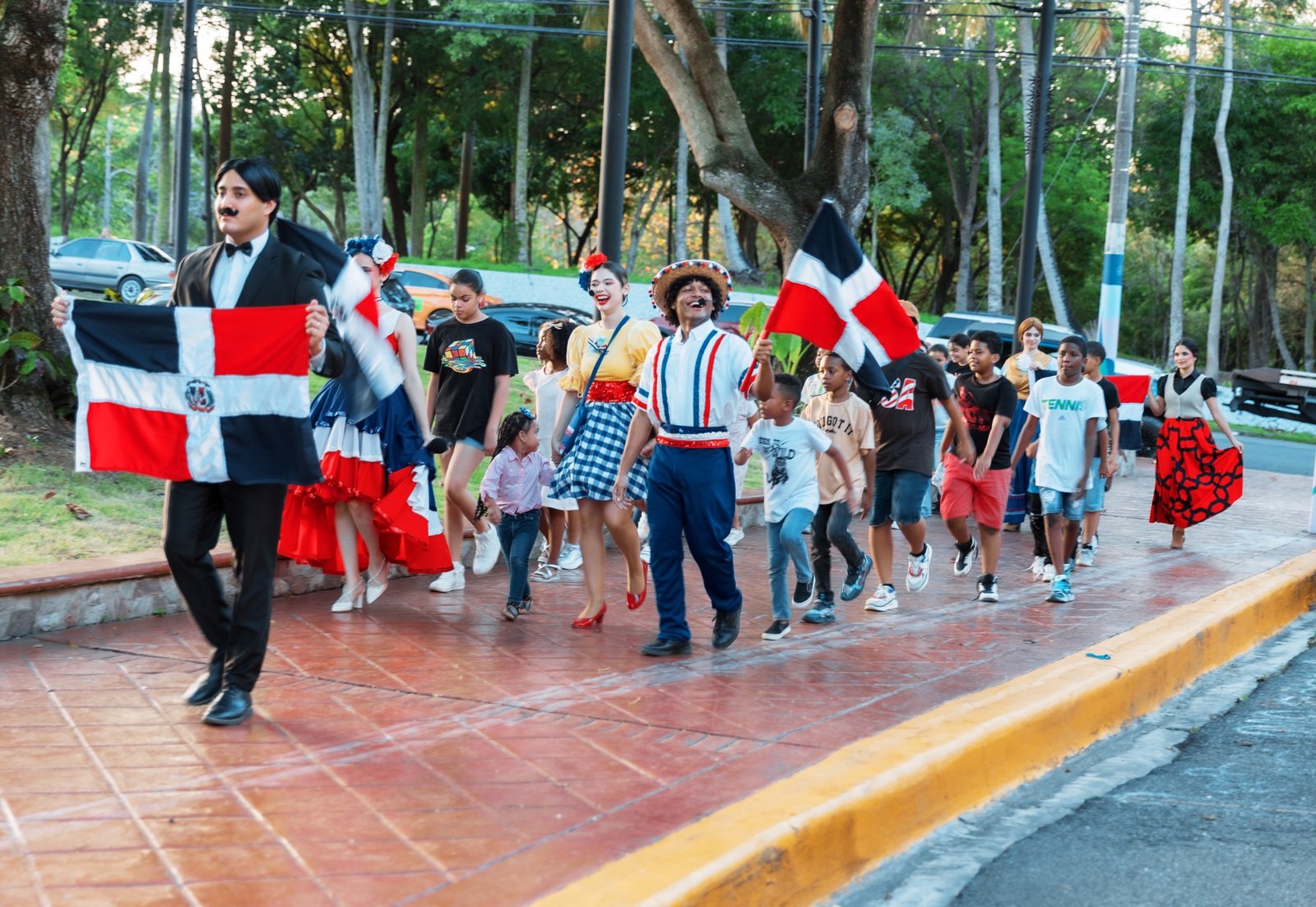 Alcaldía del DN honra a la patria con imágenes de héroes en el Malecón SD 