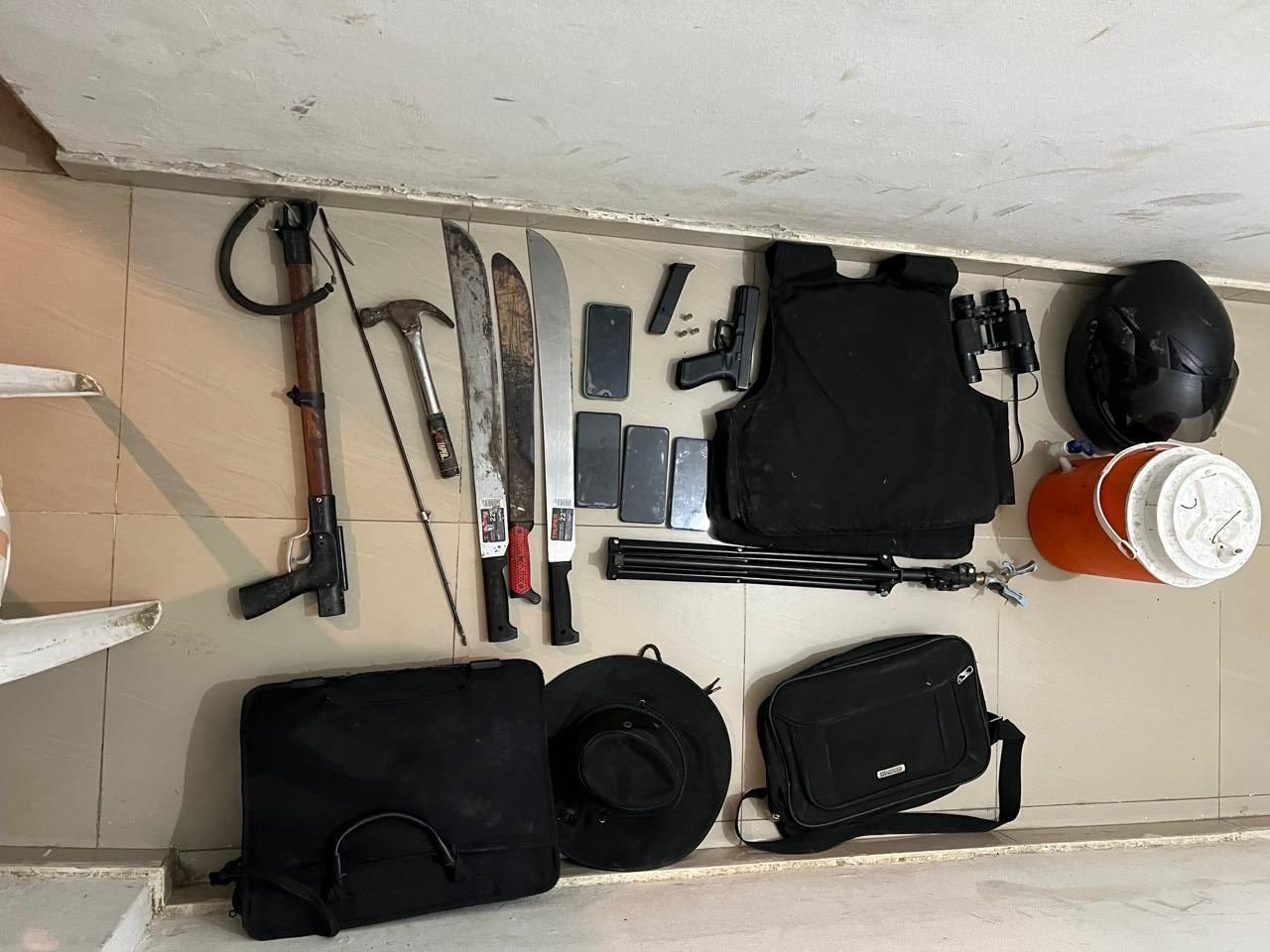 Policía desmantela puntos de microtráfico y ocupa armas, drogas y chaleco antibalas en La Victoria, SDN