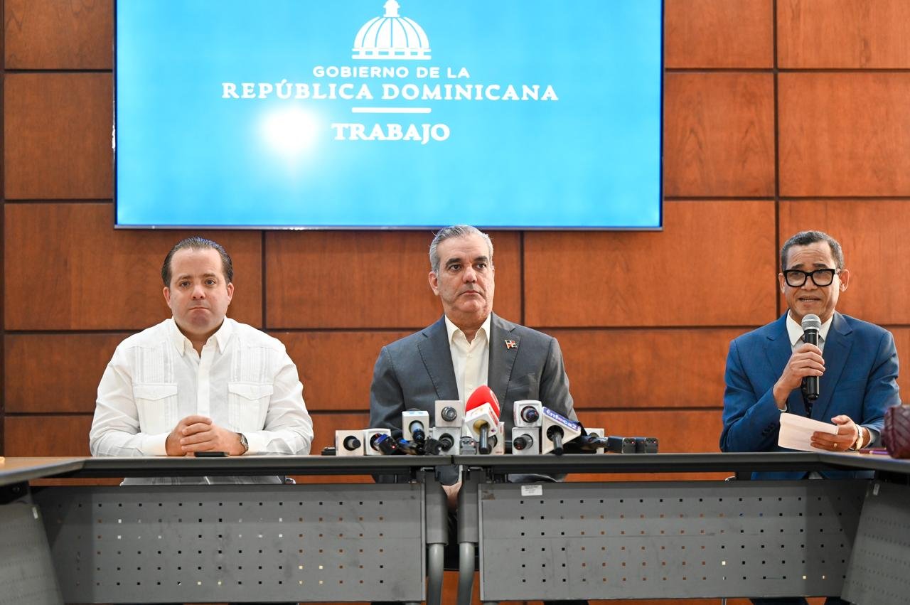 Presidente Luis Abinader anuncia aumento salarial de 20 % para el sector privado no sectorizado