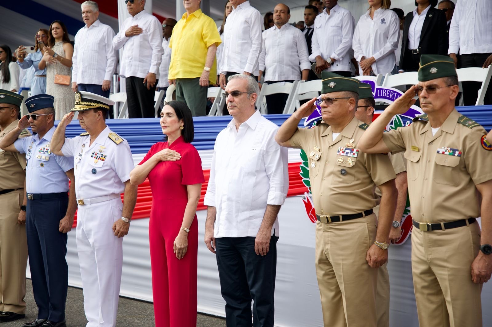 Presidente Abinader encabeza desfile militar por el 181 aniversario de la Independencia Nacional