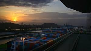 La empresa hongkonesa Hutchison venderá puertos de Panamá a un consorcio estadounidense
