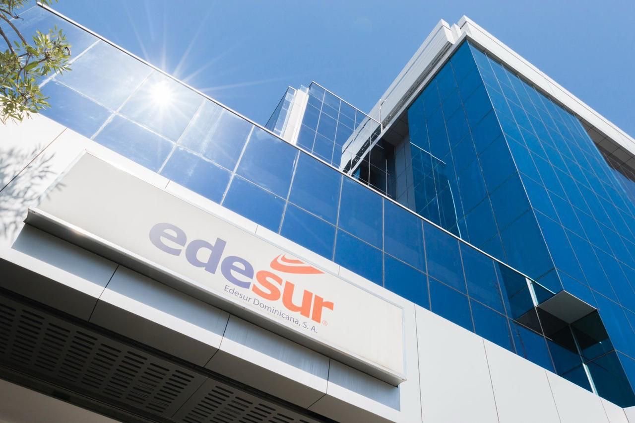 Edesur trabaja para corregir avería en subestación de la UASD que origina interrupción de servicio en sectores del Distrito Nacional