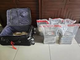 Detienen a italiano con 24 paquetes de droga en el Aeropuerto Las Américas