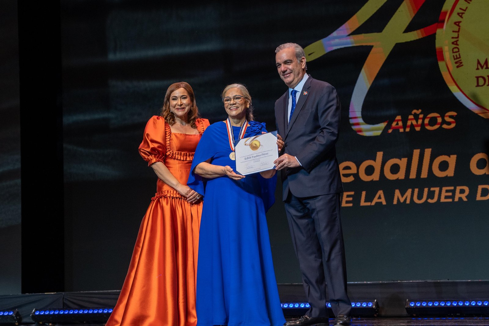 Directora de Políticas y Servicios Nucleares de Energía y Minas recibe Medalla al Mérito de la Mujer Dominicana 2025 