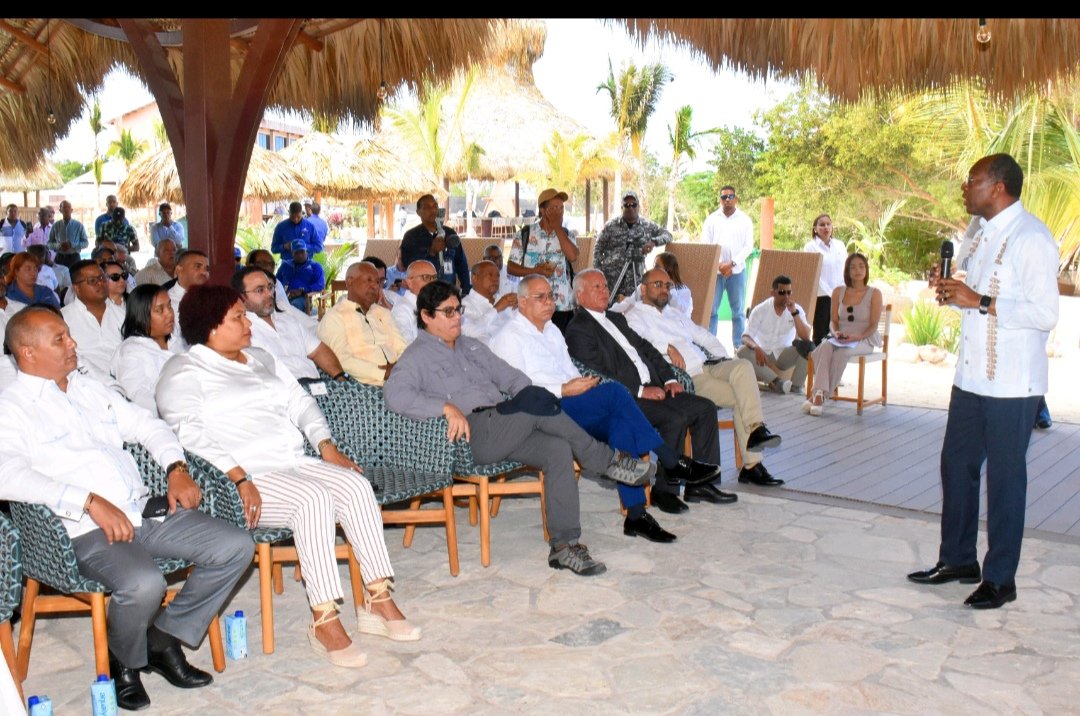 MITUR, FAO y entidades del agro exponen a agricultores en Pedernales 