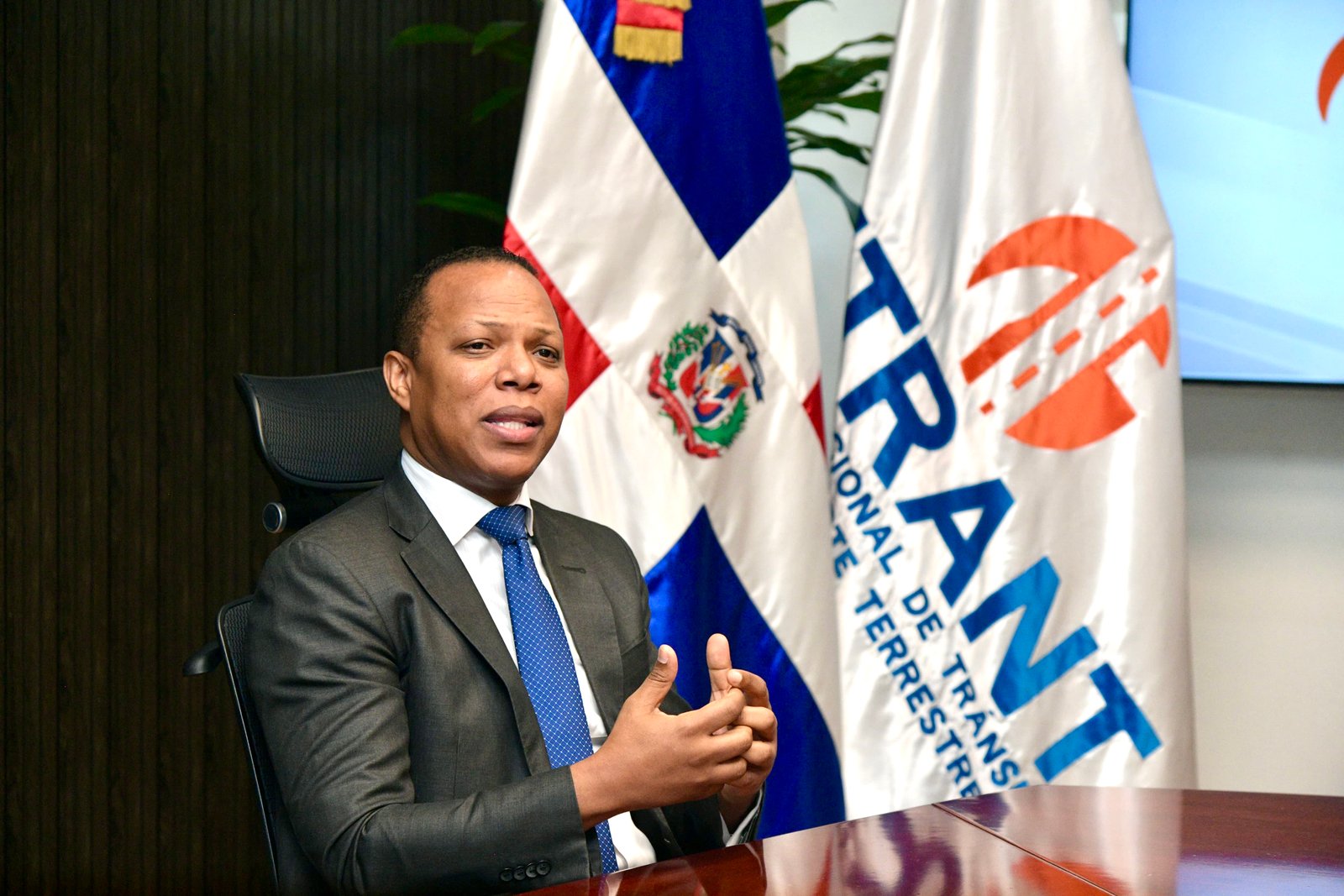 INTRAN, Dirección de Migración y las paradas motoconchos cómo es que van a resolver 