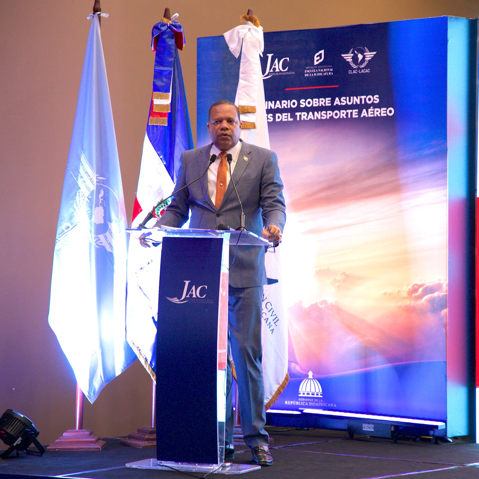 Eddy Alcántara destaca papel de Pro Consumidor en defensa derechos de los pasajeros del transporte aéreo
