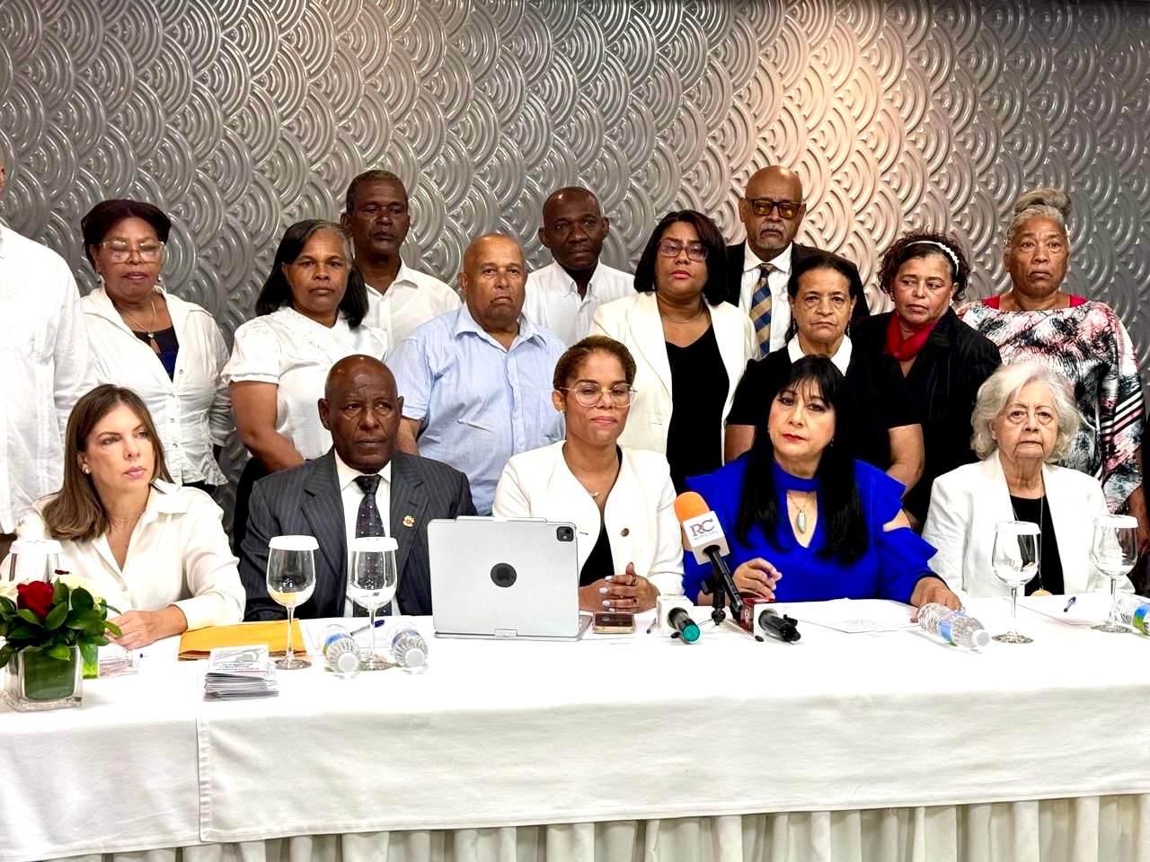 ONG SE UNEN PARA REDUCIR GASTOS DEL GOBIERNO