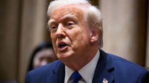 Trump impone aranceles de 25% a los automóviles fabricados fuera de EEUU
