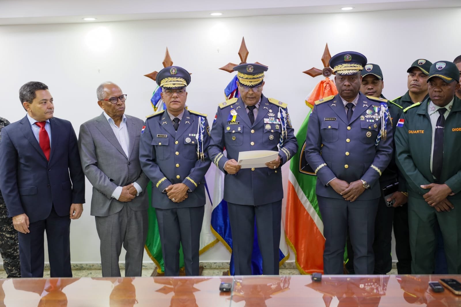 Director de la Policía Nacional posesiona al nuevo titular de la DIGESETT 