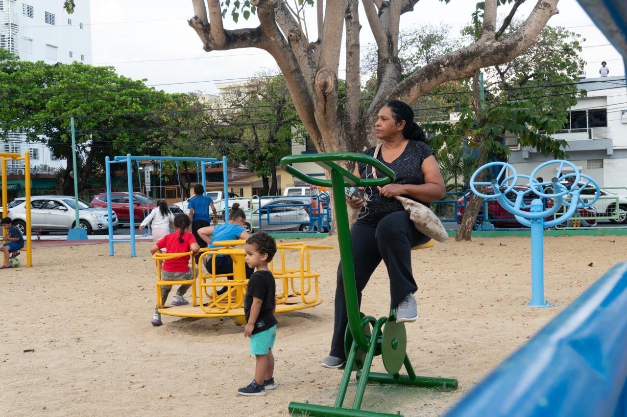 Alcaldía de Santo Domingo Este entrega remozado el Parque no. 70 en el sector Alma Rosa I
