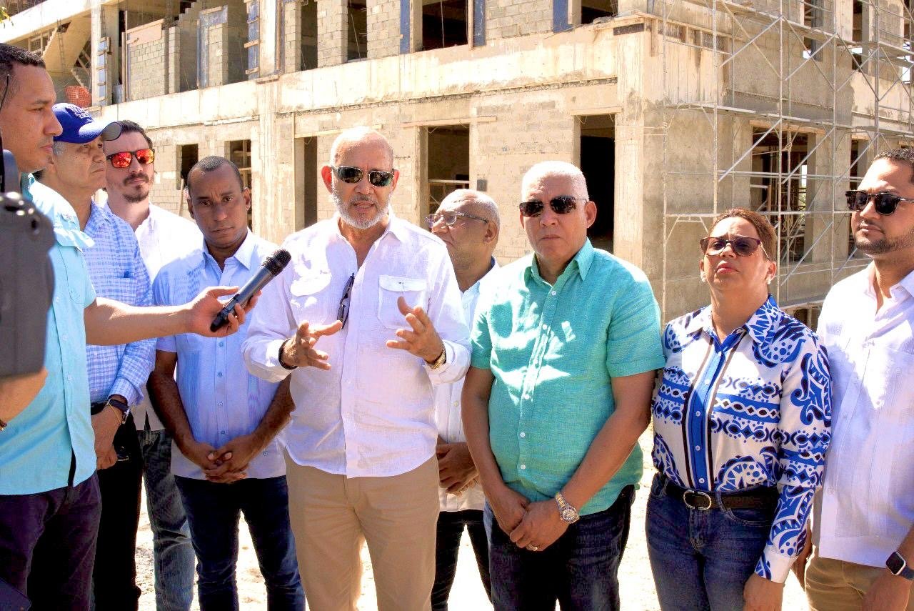 Gobierno en las Provincias supervisa obras en SDO; escucha inquietudes y da respuestas a munícipes 