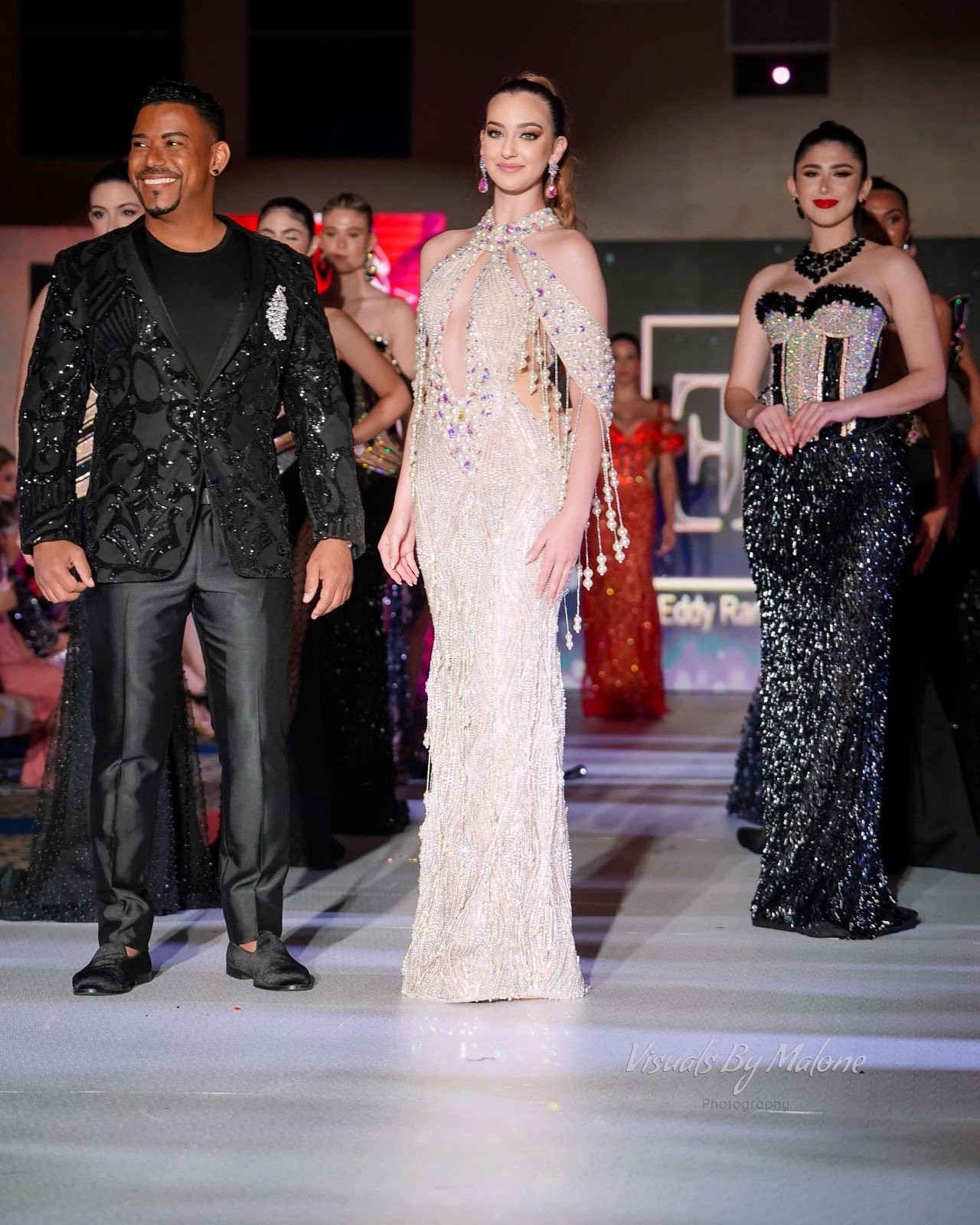 Diseñador dominicano Eddy Rambaldy brilla en evento internacional de moda en Orlando, Florida